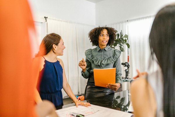 Renforcez la visibilité de votre marque de services avec les médias sociaux : stratégies innovantes à mettre en œuvre